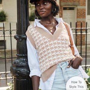 Abercrombie & Fitch V-Neck Sweater Vest